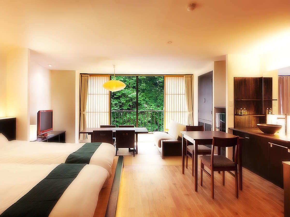 和洋室 | 羽毛の掛け布団、ミニバー、セーフティボックス (室内)、デスク