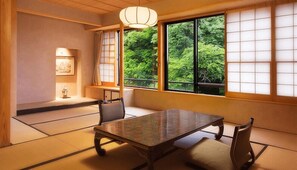 Traditional-Zimmer (Deluxe Japanese Style)