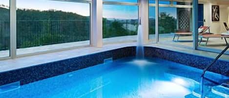 Hot tub, steam room, Turkish bath, body treatments, aromatherapy