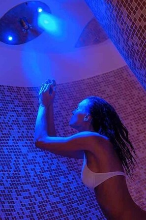 Tina de hidromasaje, baño de vapor y baño turco o hammam