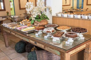 Free daily buffet breakfast - Praia Hotel Imbituba (Imbituba)