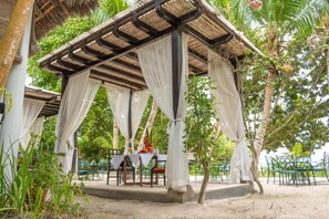 Beach - Village du Pecheur (Praslin Island)