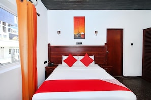 Luxe beddengoed, een bureau, gratis wifi, beddengoed