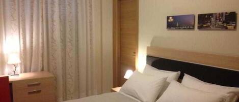 Minibar, bureau, fer et planche à repasser, Wi-Fi gratuit