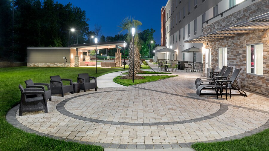 Holiday Inn Express & Suites Charlotte Airport by IHG