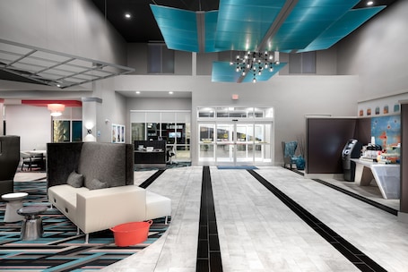 Exterior. Holiday Inn Express & Suites Charlotte Airport by IHG