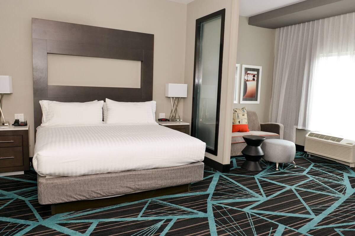 suite, 1 king bed | in-room safe, desk, laptop workspace, iron/ironing board