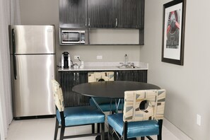 Suite, 1 King Bed with Sofa bed | In-room safe, desk, laptop workspace, iron/ironing board - Holiday Inn Express & Suites Charlotte Airport by IHG (Charlotte)