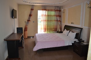 Junior Suite | Premium bedding, desk, blackout curtains, free WiFi