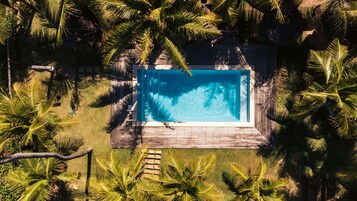 2 outdoor pools, sun loungers