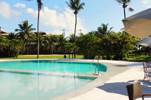 2 outdoor pools, sun loungers