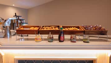 Free daily buffet breakfast