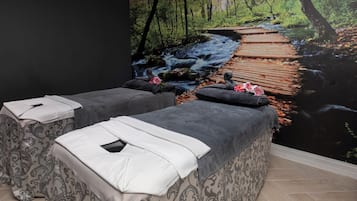 Couples treatment rooms, sauna, steam room, body treatments