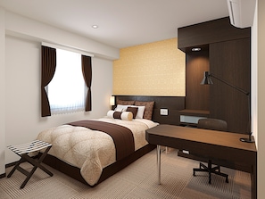 Desk, soundproofing, iron/ironing board, free WiFi