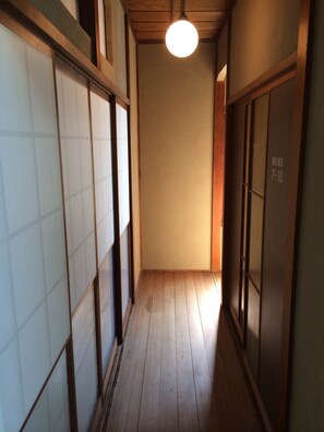 Hallway - Nagonoya Cafe Guest House - Hostel (Nagoya)