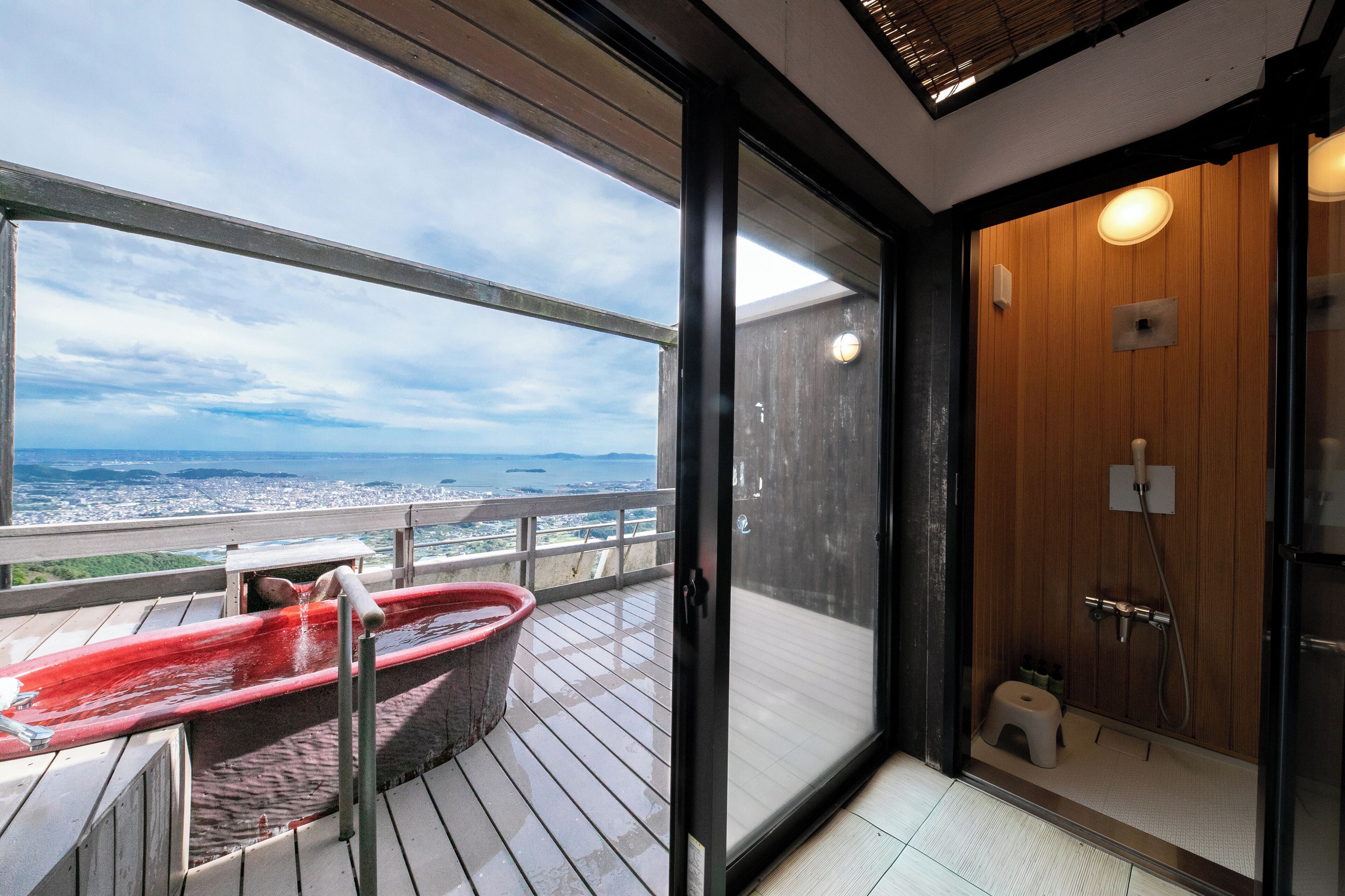 Gratis toiletartikler, hårtørrer, hjemmesko