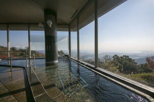 Bañera de hidromasaje interior