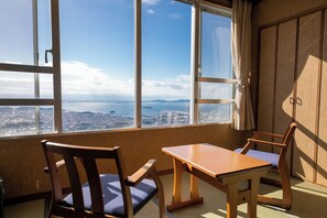 Caja de seguridad en la habitación, escritorio y wifi gratis