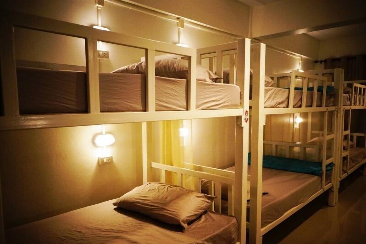 Share Dormitory - AirCon | WiFi (free)
