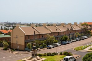 Vista frontal de la propiedad