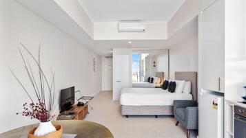 Premium bedding, soundproofing, iron/ironing board, free WiFi
