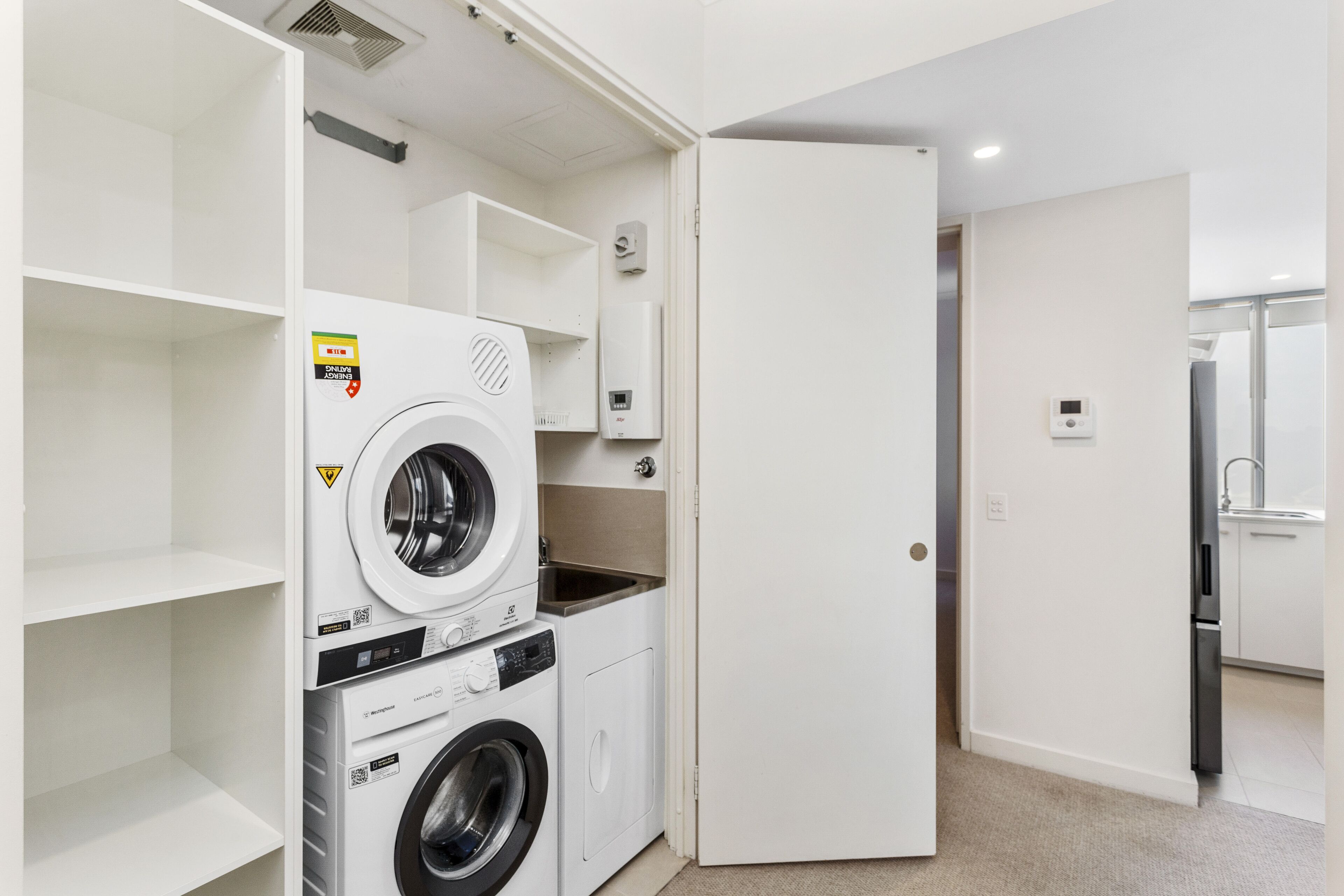 1 bedroom deluxe apartment | laundry