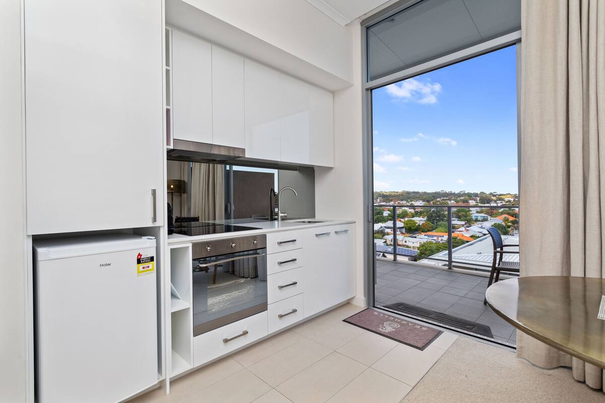 studio accessible | private kitchen | microwave, coffee/tea maker, toaster, cookware/dishes/utensils