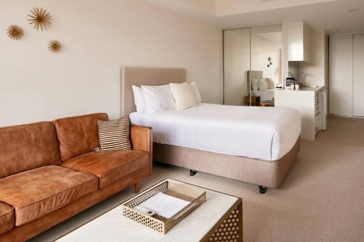 Premium bedding, soundproofing, iron/ironing board, free WiFi