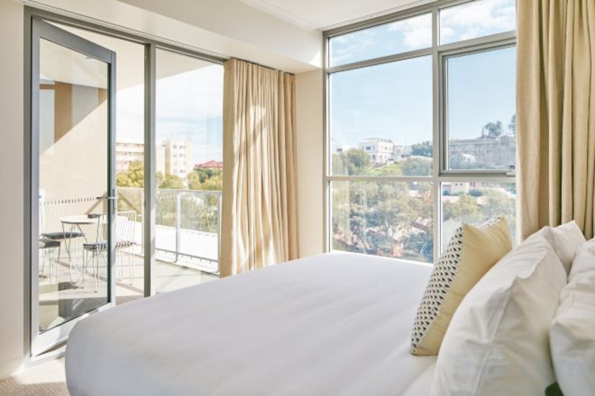 One Bedroom Deluxe Apartment