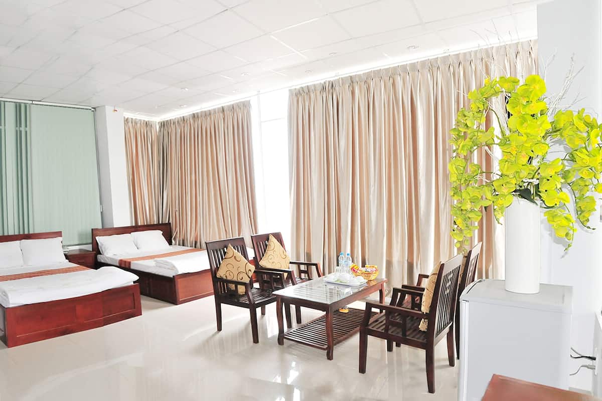 Family Room | Minibar, in-room safe, rollaway beds, free WiFi