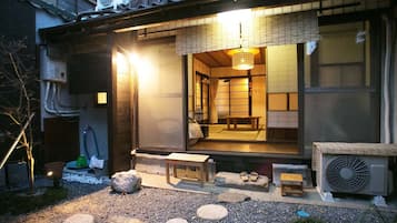 hana kyoto machiya town house | In-room safe, individually decorated, free WiFi, bed sheets