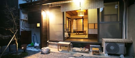 hana kyoto machiya town house | In-room safe, individually decorated, free WiFi, bed sheets