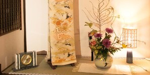 Phòng truyền thống, không hút thuốc (Sakura, 2nd Floor) | Két bảo mật tại phòng, trang trí khác biệt 