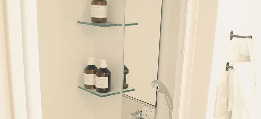 budget double room | bathroom amenities | shower, free toiletries, hair dryer, bathrobes