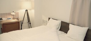Economy Twin Room | Desk, iron/ironing board, free WiFi - Minato Hotel (Kyoto)