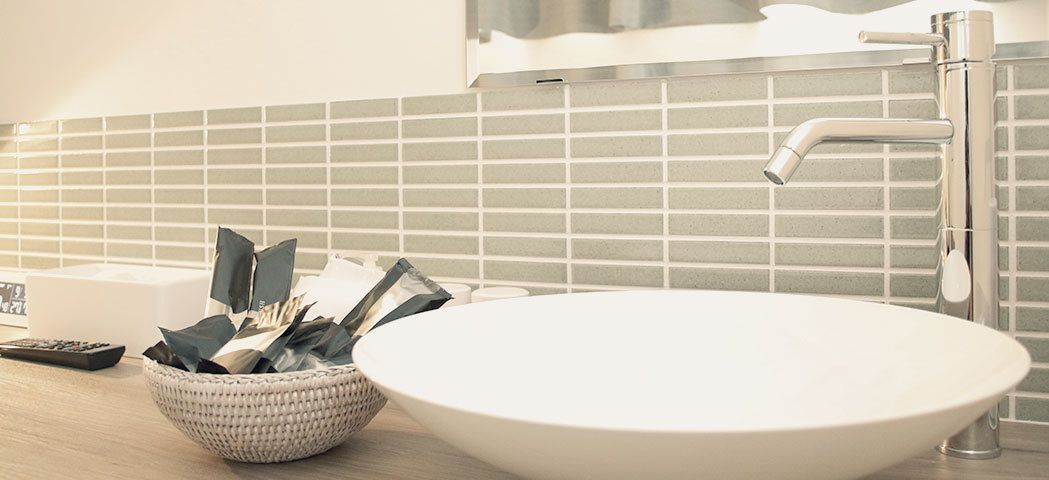 standard twin room | bathroom sink