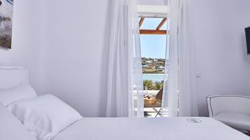 Premium bedding, minibar, in-room safe, soundproofing