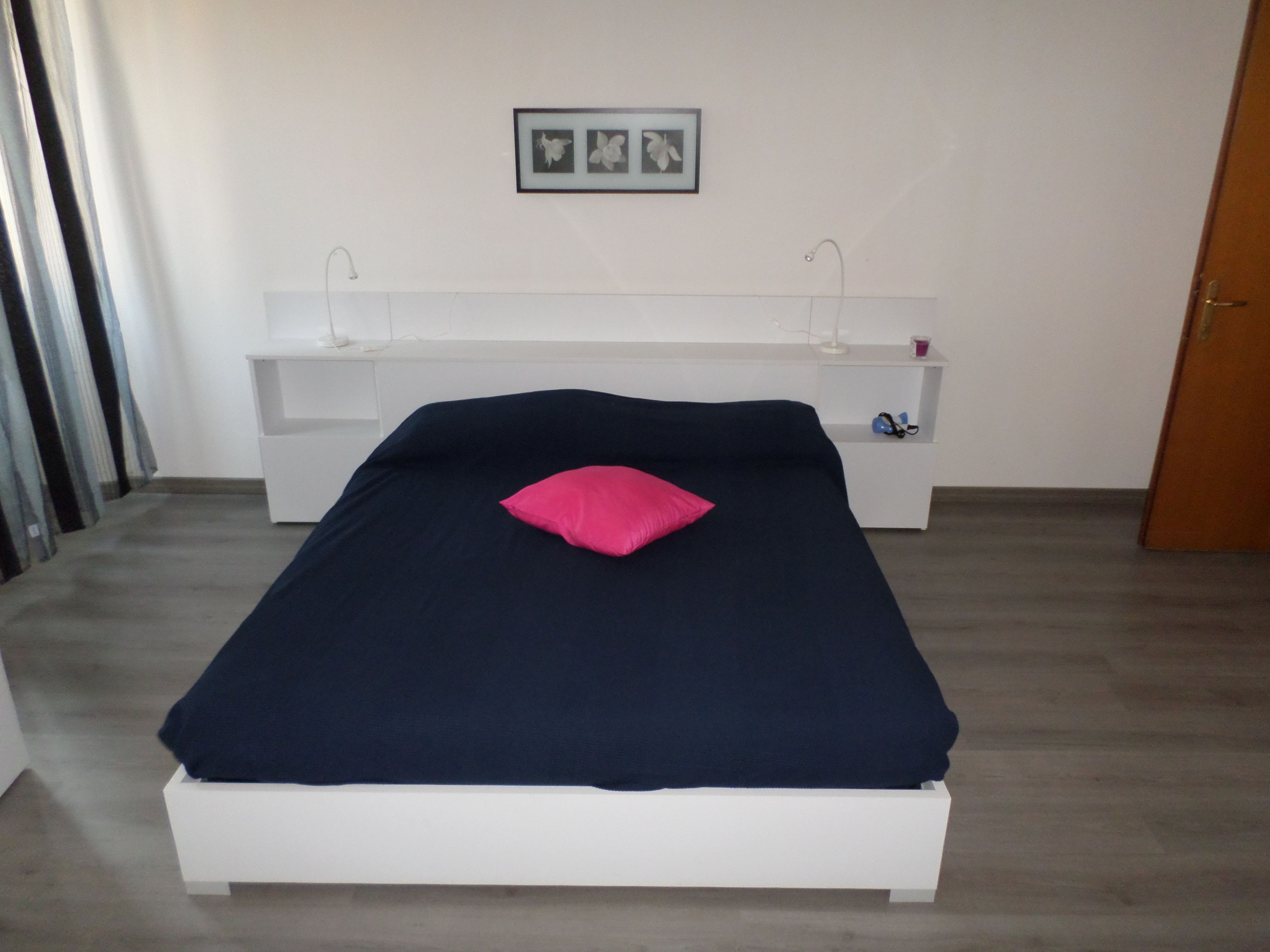 Schreibtisch, kostenlose Babybetten, kostenloses WLAN