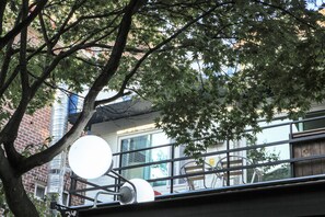 Terrace/patio - Homini Guesthouse - Hostel (Seoul)