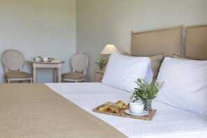 Tweepersoonskamer, uitzicht op tuin | Een kluis op de kamer, gratis wifi, beddengoed