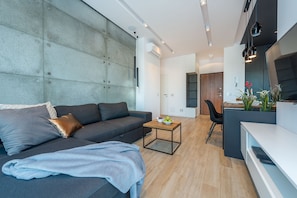 Departamento (4 Adults - at 2 Brylowska Street) | Tabla de planchar con plancha, camas extra y wifi gratis 