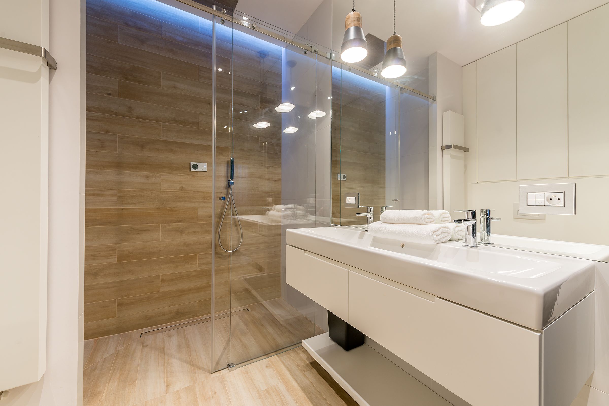 Apartment (4 Adults - at 2 Brylowska Street) | Bathroom | Shower, free toiletries, towels
