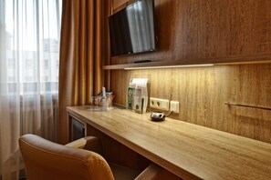 32-Zoll-Flachbildfernseher mit Satellitenempfang, Fernseher