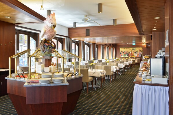 Daily buffet breakfast (EUR 16.5 per person)