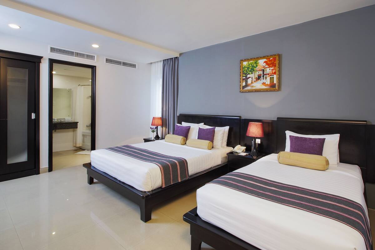 Minibar, két bảo mật tại phòng, bàn 
