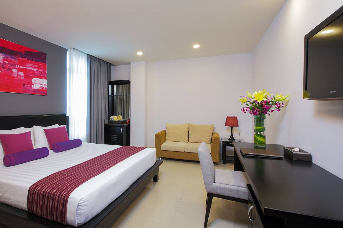 Phòng đôi Executive, quang cảnh thành phố | Minibar, két bảo mật tại phòng, bàn 