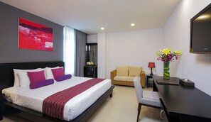 Habitación ejecutiva doble, vistas a la ciudad | Minibar, caja fuerte, escritorio y wifi gratis
