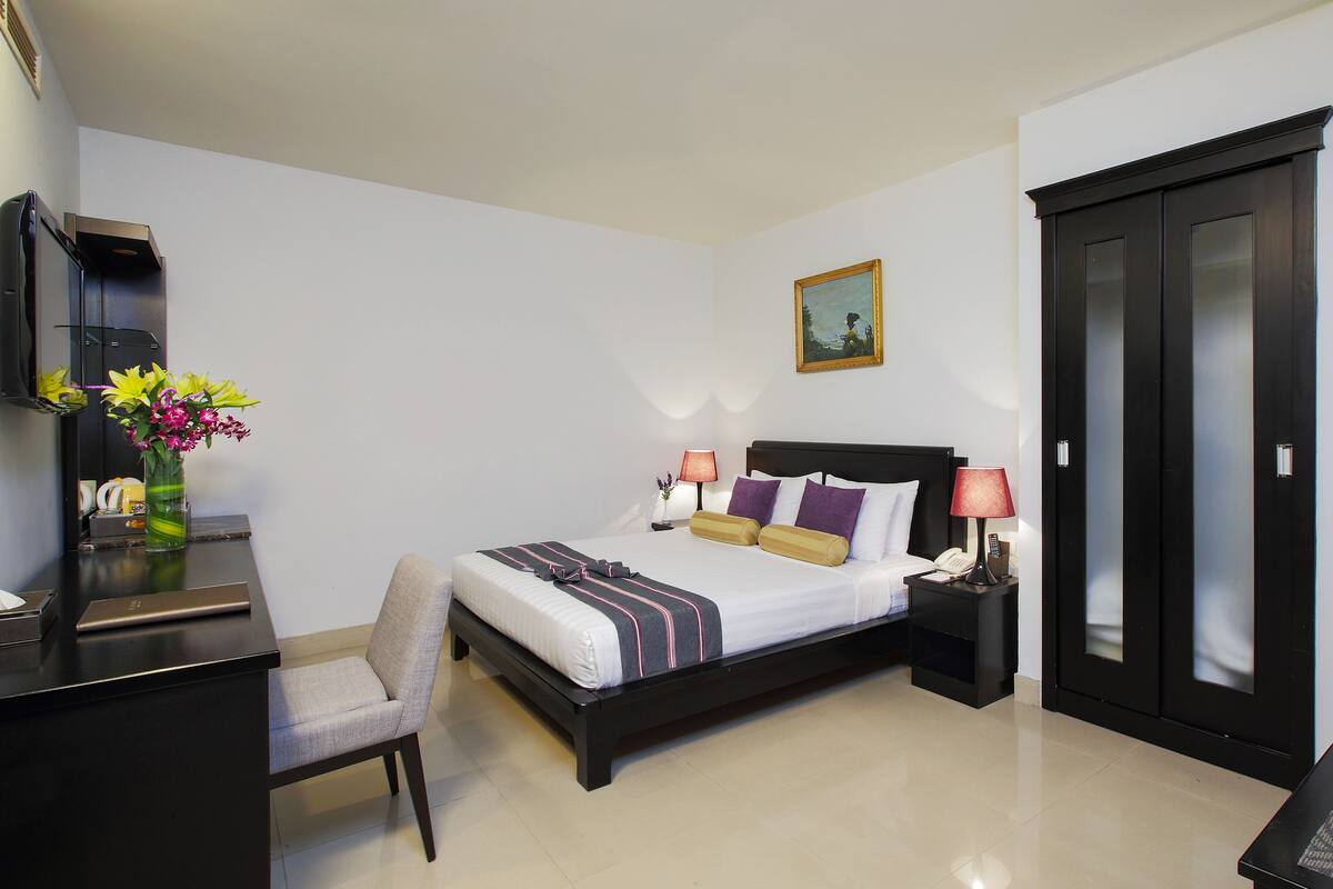 Minibar, két bảo mật tại phòng, bàn 