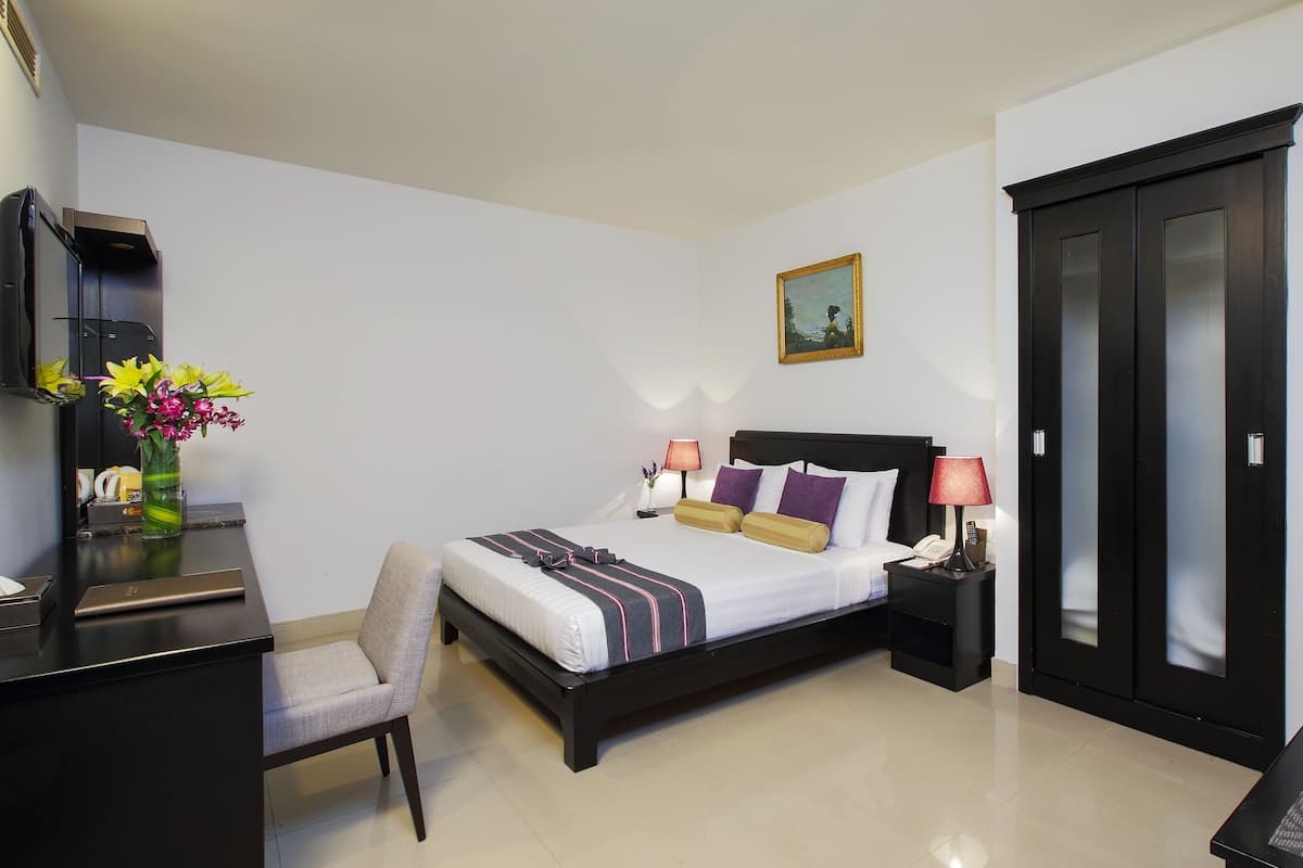 Minibar, in-room safe, desk, free WiFi