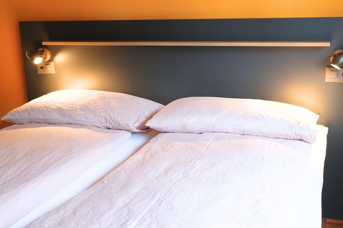 Double Room, Shared Bathroom | Hypo-allergenic bedding, in-room safe, blackout drapes, free WiFi